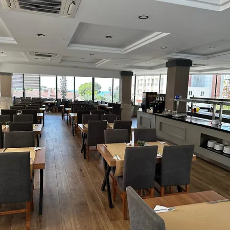 Golden Rock Hotel&spa מלון