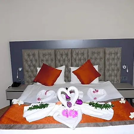 Ξενοδοχείο Golden Rock Hotel&spa